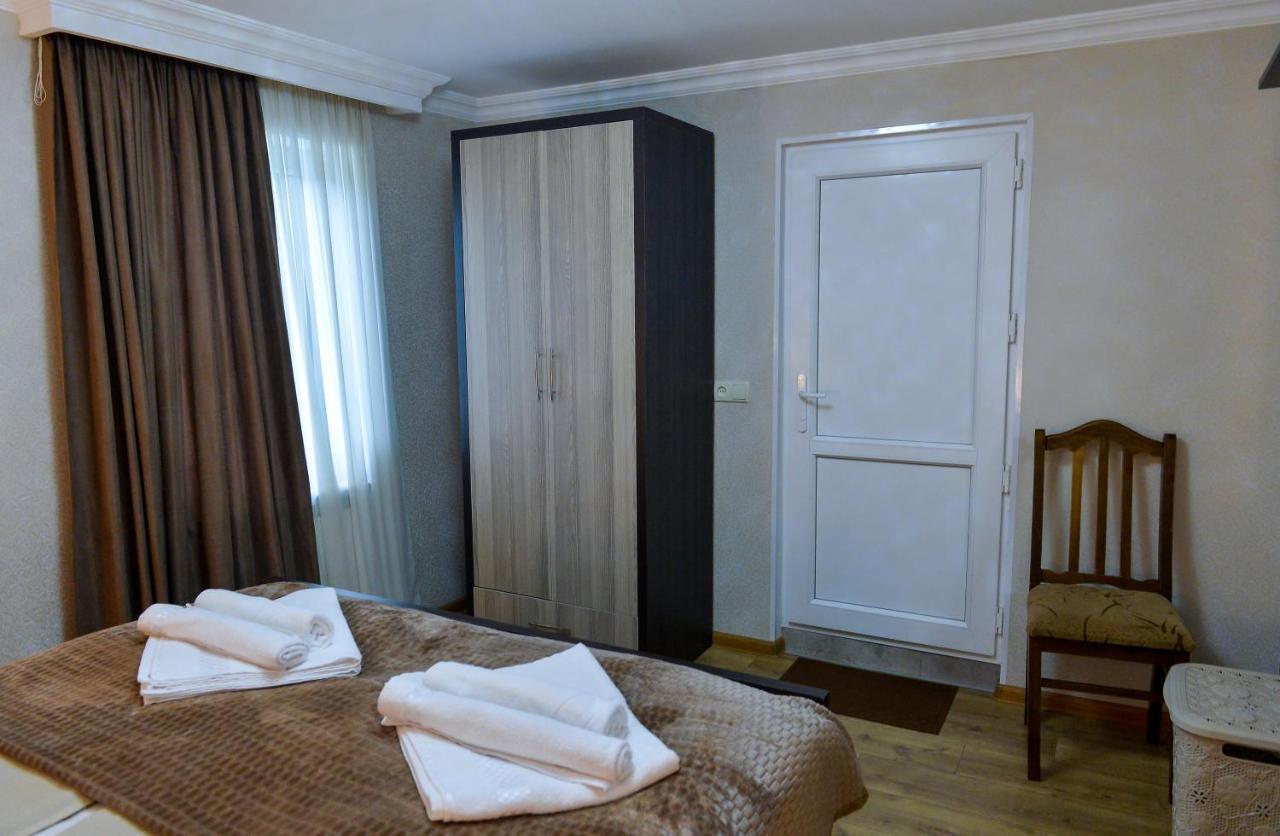 Cozy House Hotel Kutaisi Bagian luar foto