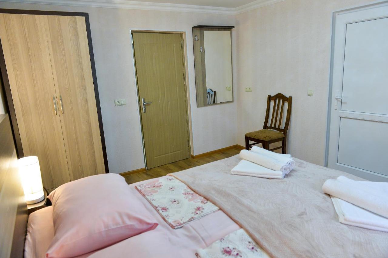 Cozy House Hotel Kutaisi Bagian luar foto