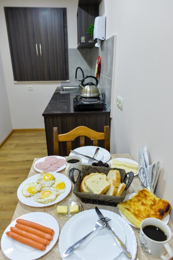 Cozy House Hotel Kutaisi Bagian luar foto