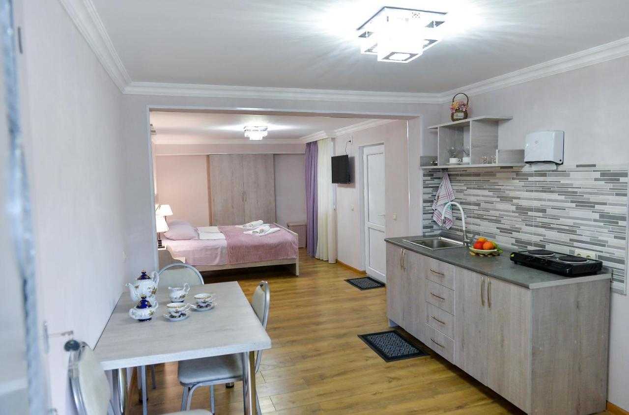 Cozy House Hotel Kutaisi Bagian luar foto